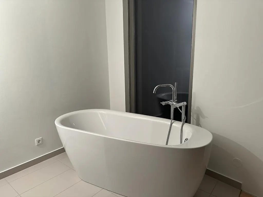 115M2 Luxury Flat - 3 Balconies - Free Parking Lägenhet Wien 0*,